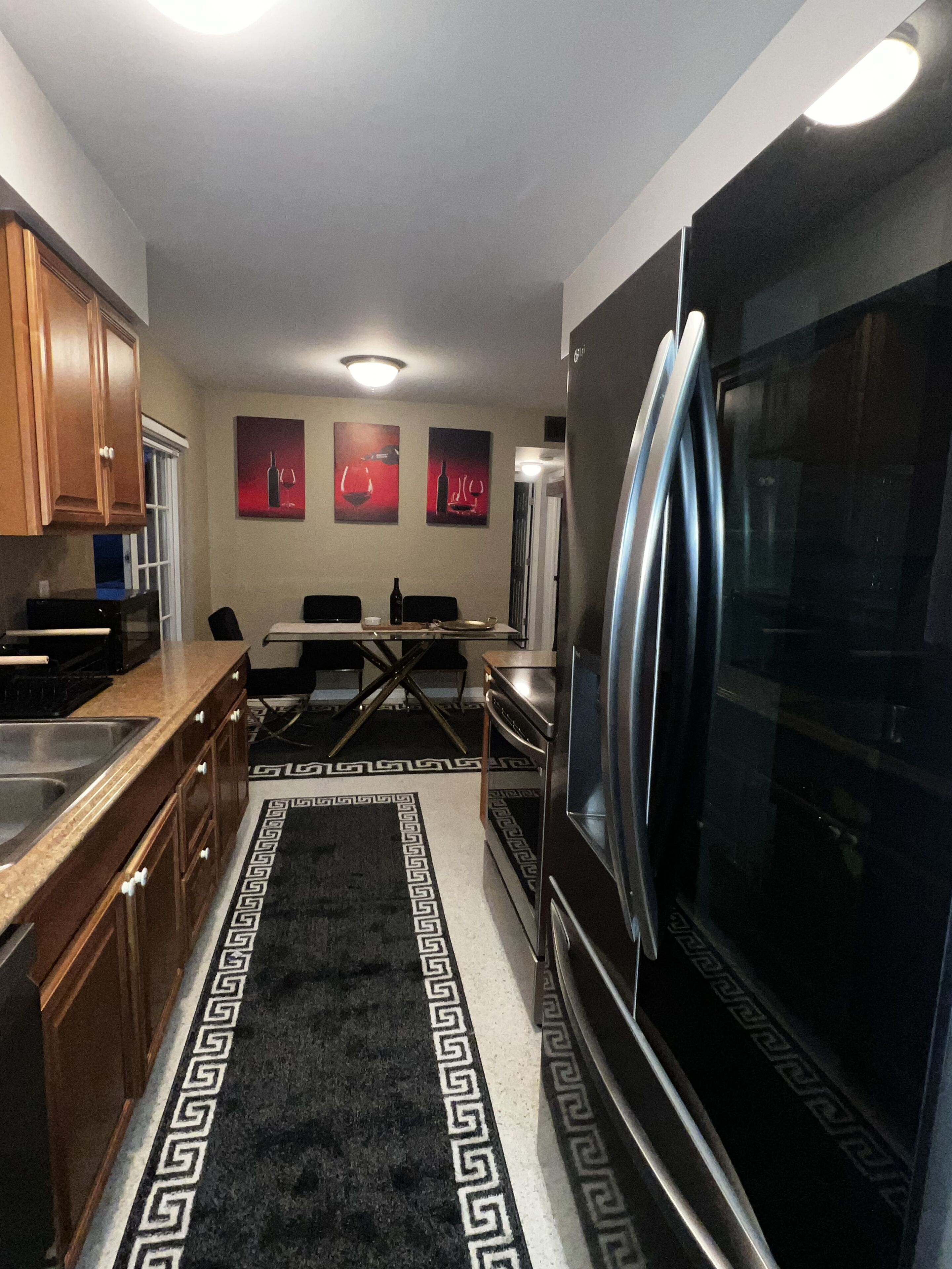 The entire house is made to relax , Close to the beach and lots of stores.