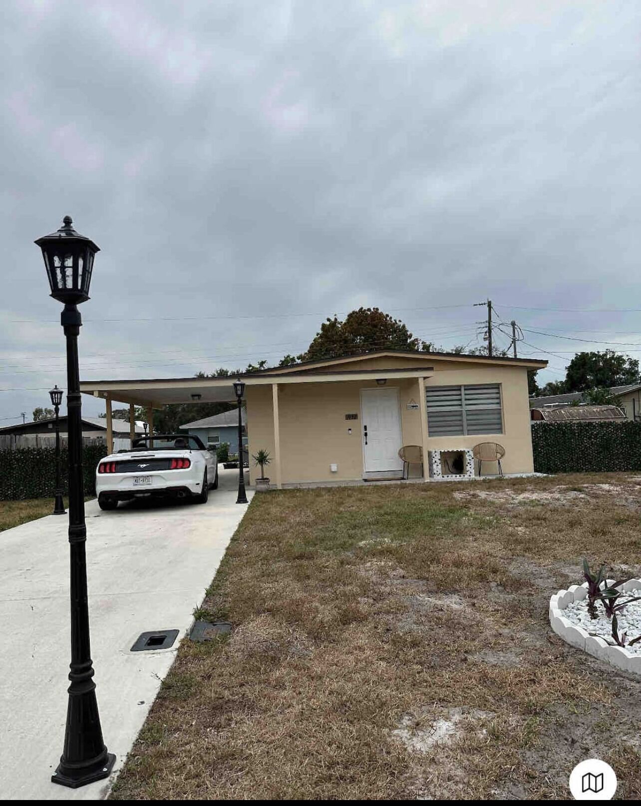 The entire house is made to relax , Close to the beach and lots of stores.