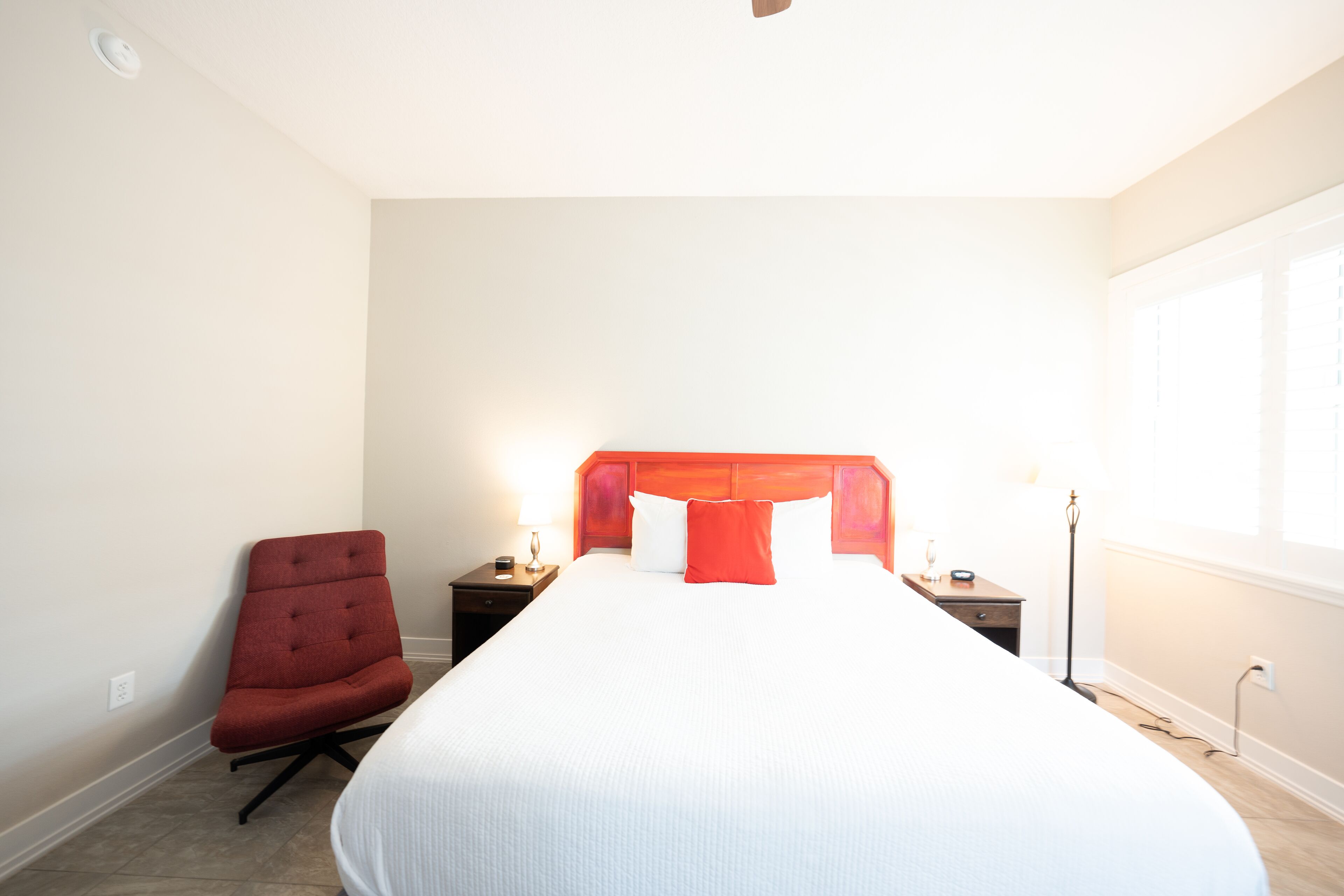 Key West Style Cottage - with pool/hot-tub 