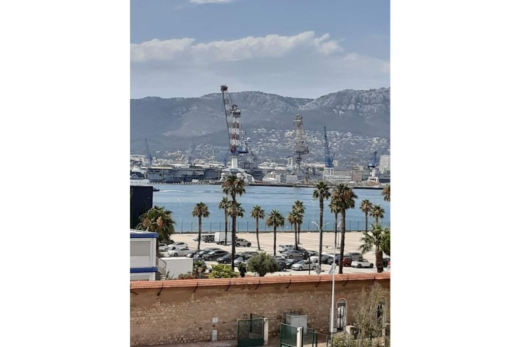 Location TOULON  agréable