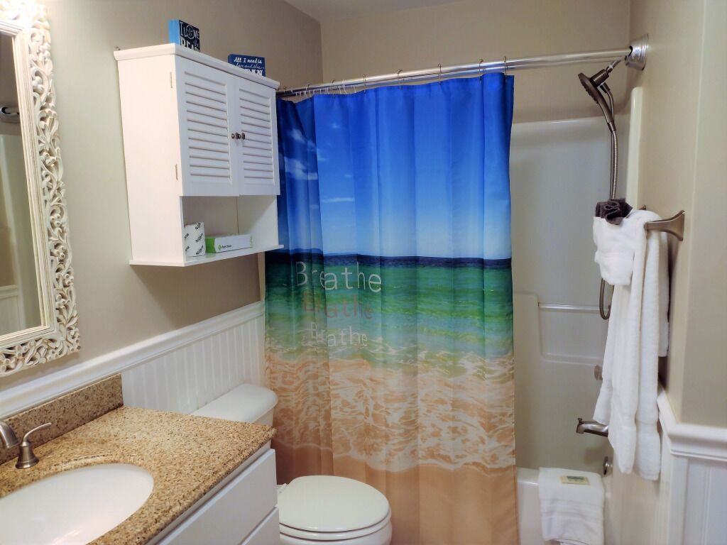 Suite 102 W/ King Bed