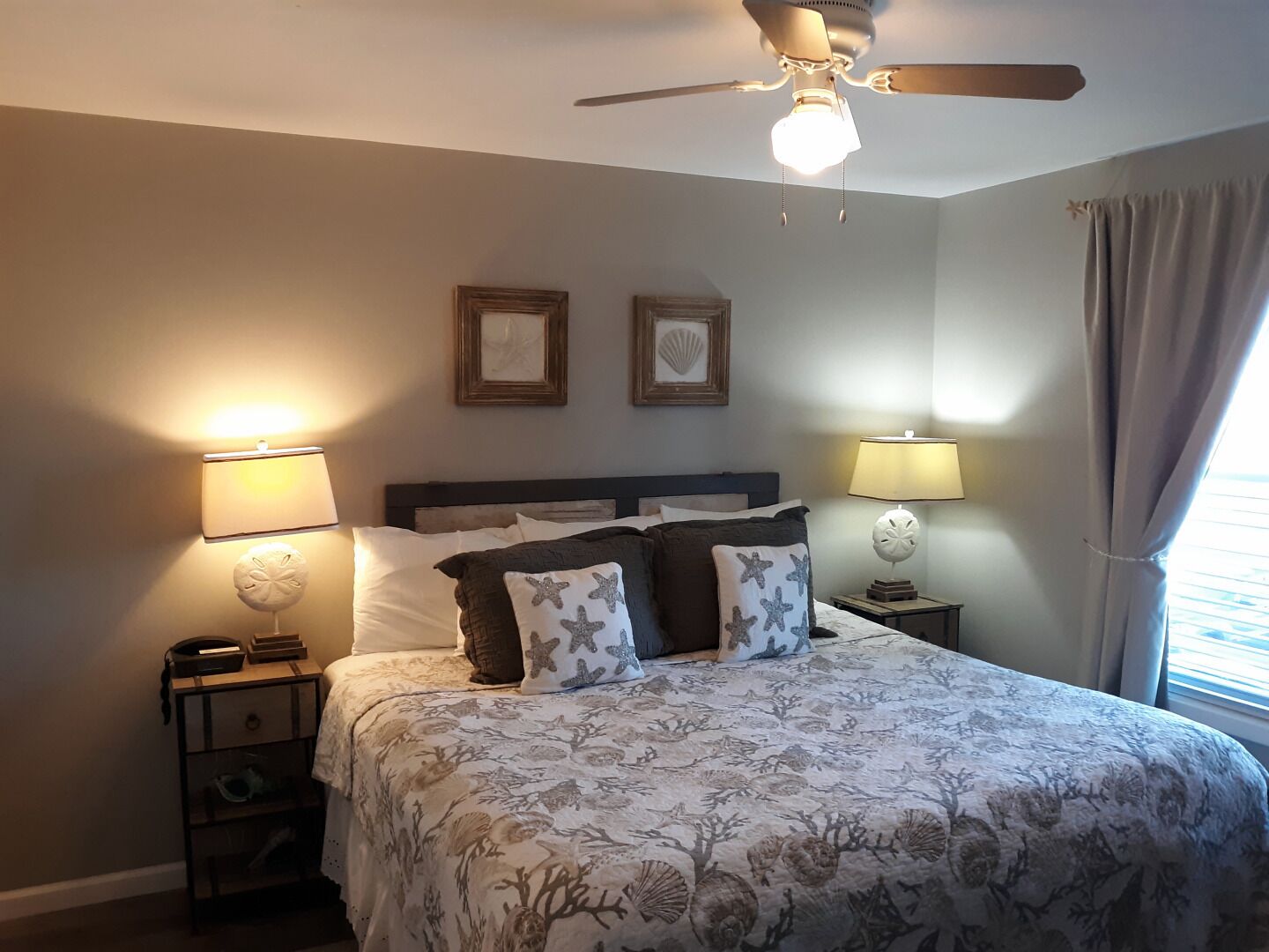 Suite 102 W/ King Bed