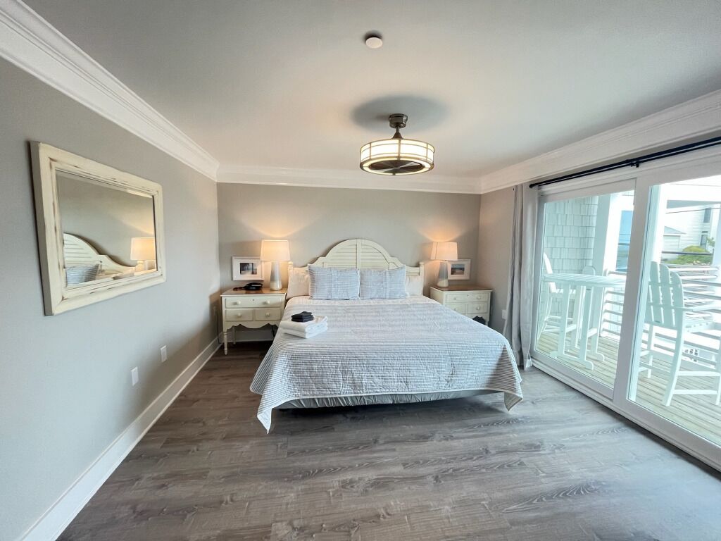 Suite 105 W/ King Bed