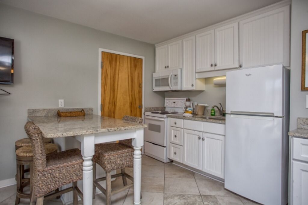 Suite 203 W/ King Bed