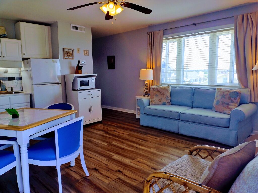 Suite 207 W/ Queen Bed