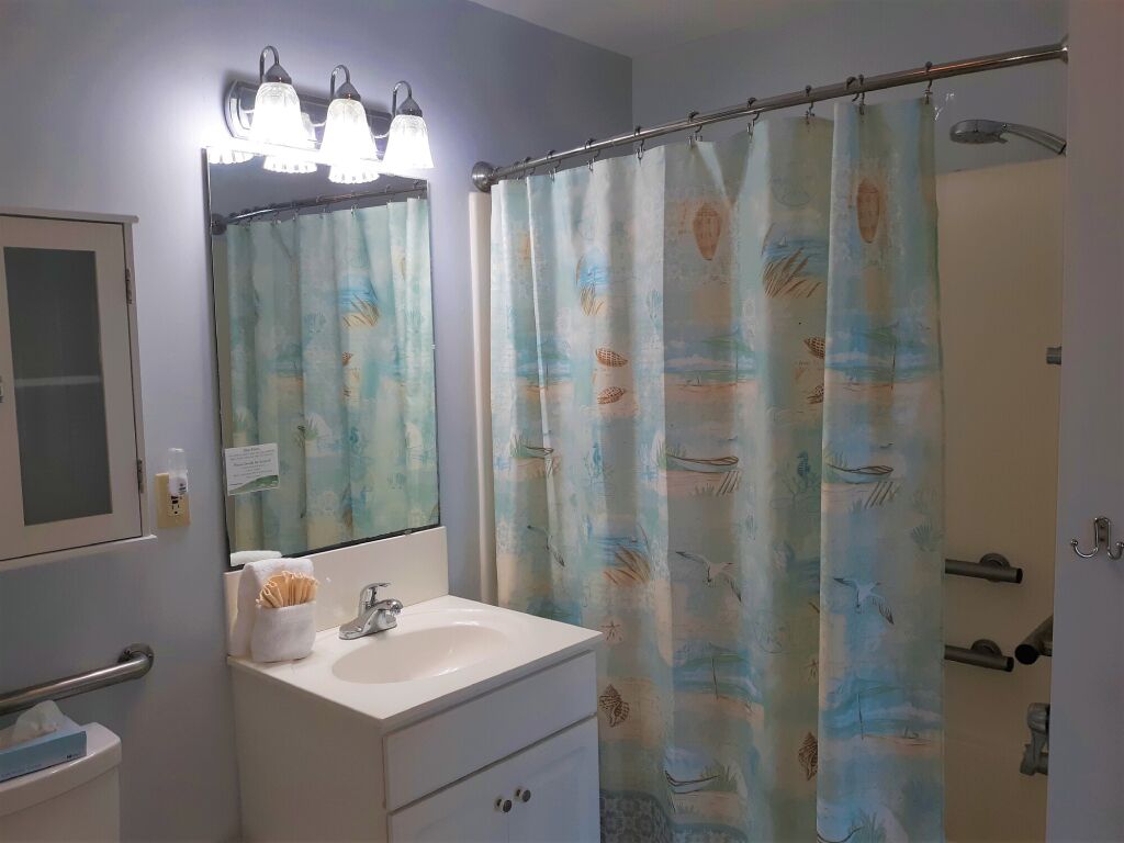 Suite 207 W/ Queen Bed