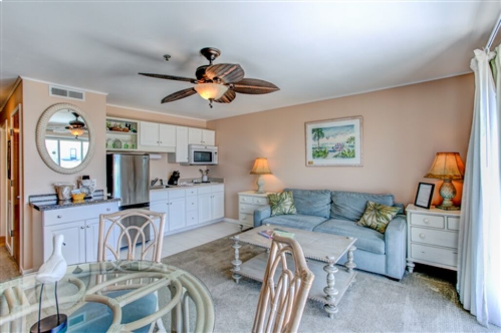 Suite 301 W/ King Bed