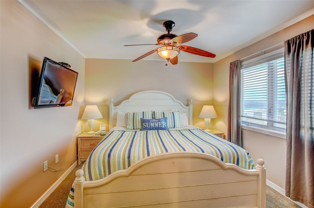 Suite 301 W/ King Bed