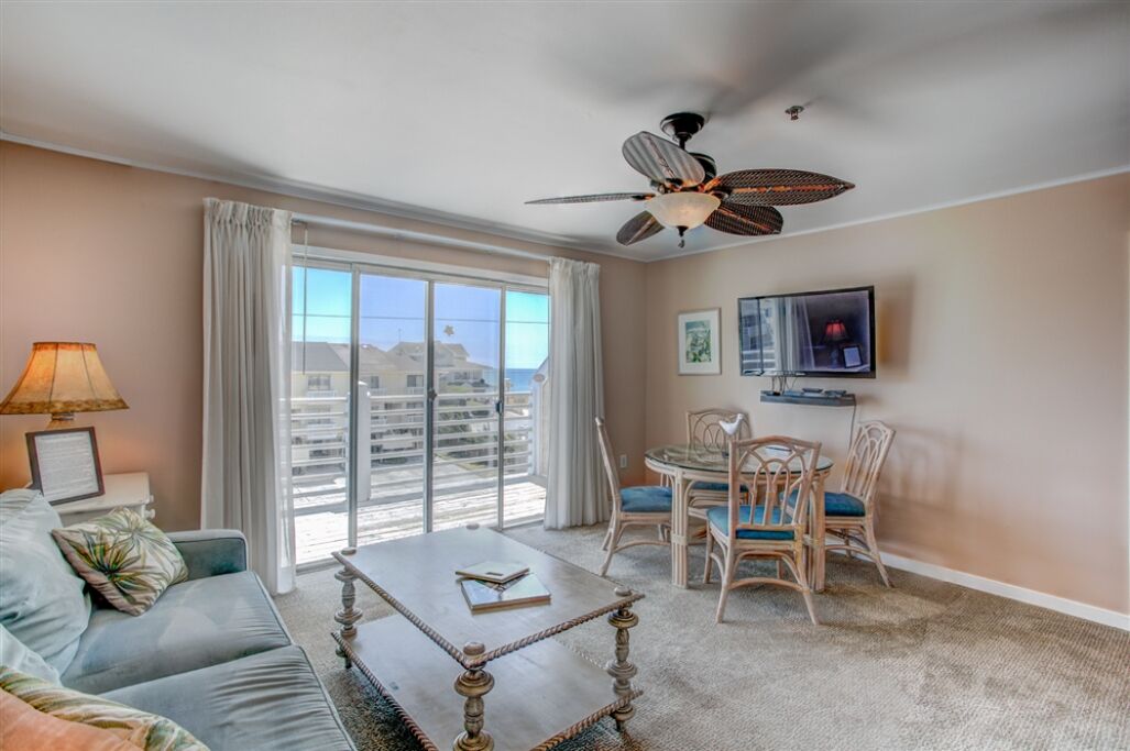 Suite 301 W/ King Bed