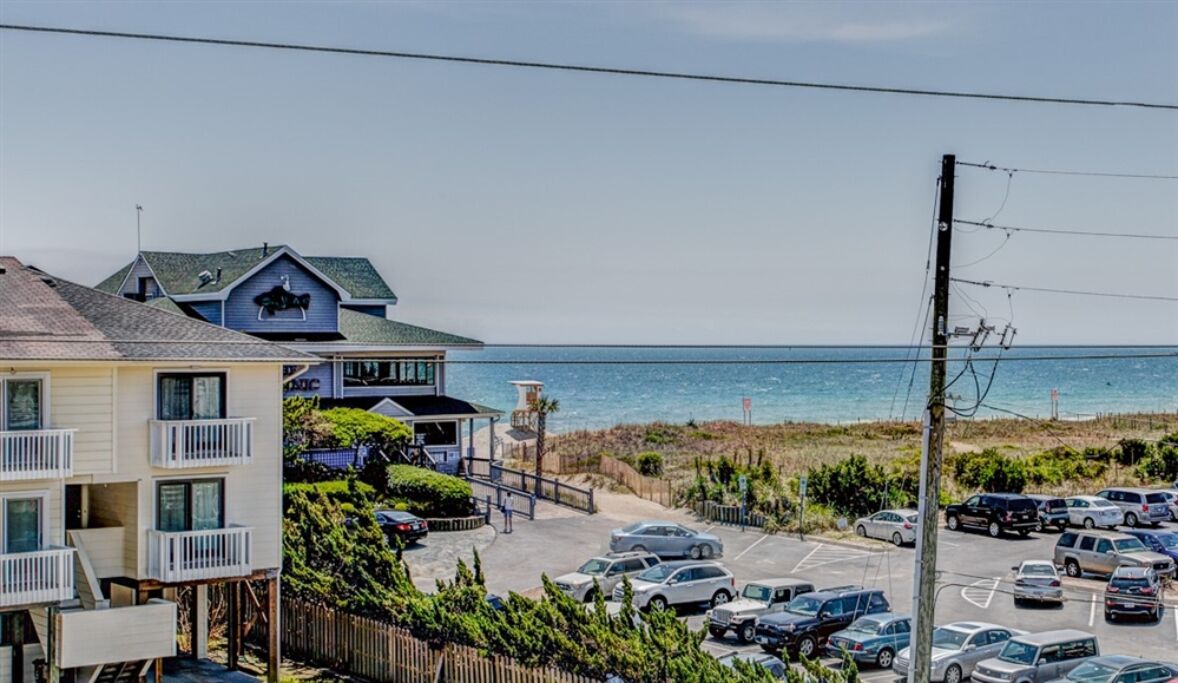 Suite 301 W/ King Bed