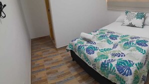 Basic Room | Free WiFi, bed sheets - HOTEL SANTA FE DEL PARQUE (Santa Fe de Antioquia)