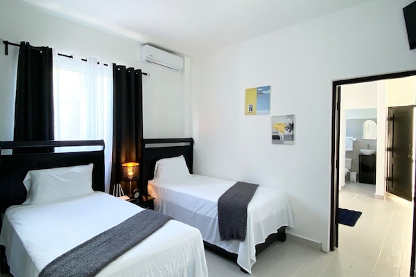 Cubrecamas, wifi gratis y acceso para silla de ruedas