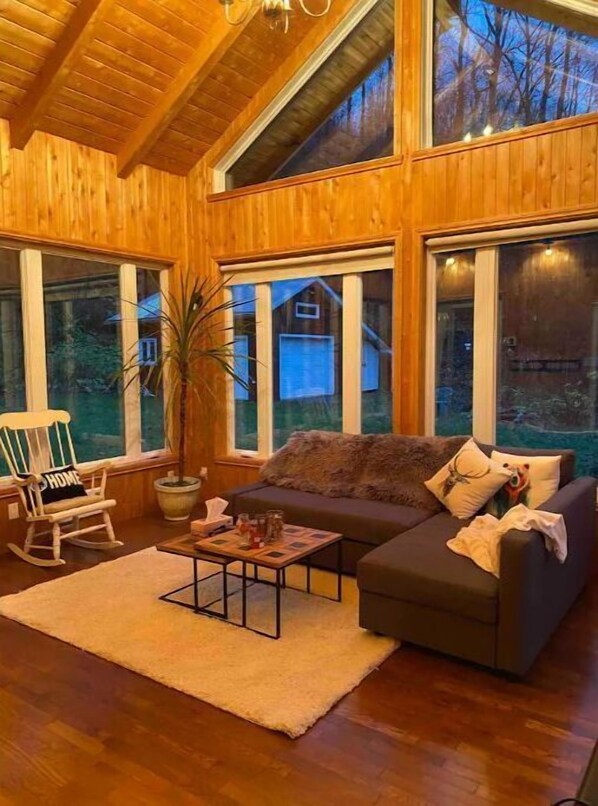 Televisie en een open haard