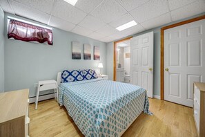 2 bedrooms, iron/ironing board, Internet, bed sheets