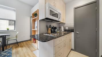 Refrigerador, microondas, horno, placa de cocina