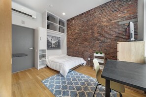1 bedroom, iron/ironing board, internet, bed sheets
