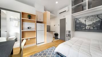 1 bedroom, iron/ironing board, internet, bed sheets