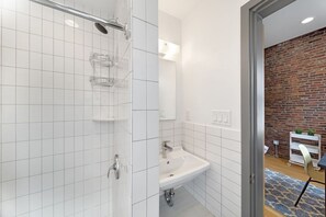 Towels, soap, shampoo - Walk to Boston Common, Safe & Central Stay (Boston)