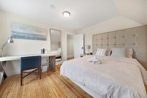 5 bedrooms, iron/ironing board, internet, bed sheets