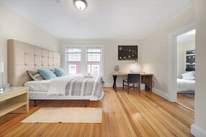 5 slaapkamers, een strijkplank/strijkijzer, internet, beddengoed