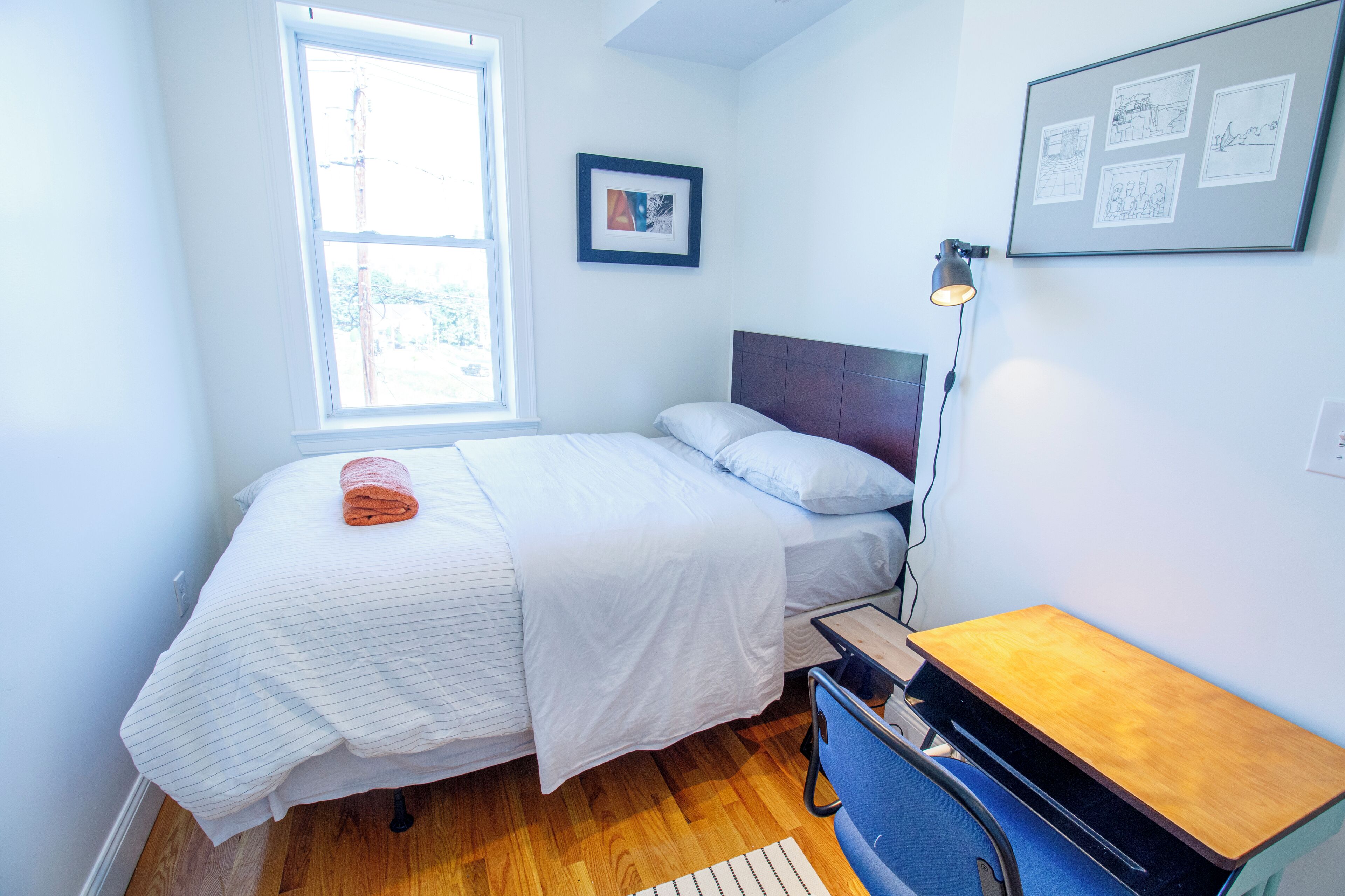 4BD 1.5BTH Sunny  Apt in Roxbury
