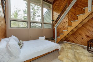 3 bedrooms, desk, iron/ironing board, free WiFi