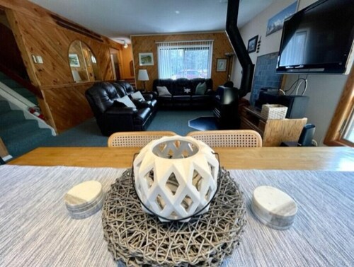 Luxury 30-Day+ Hunter Mountain 3BR Condo—Bright, Quiet, Spacious