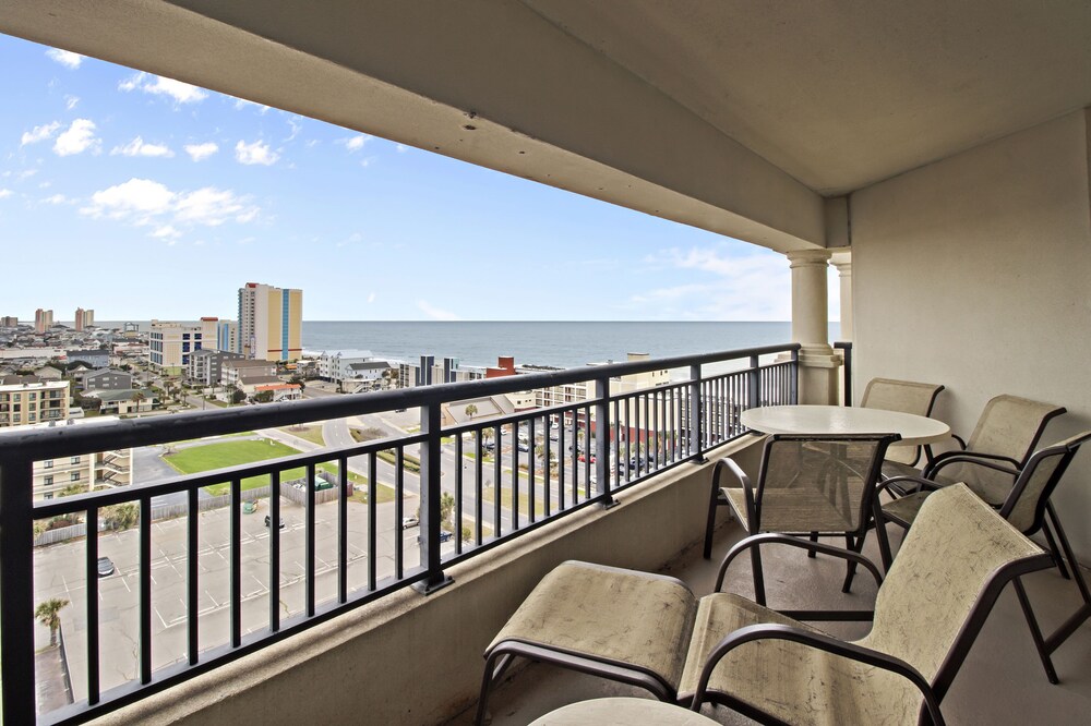 2BR- 14th floor- North Angled Oceanview Condo| Free Parking| Resort Access|