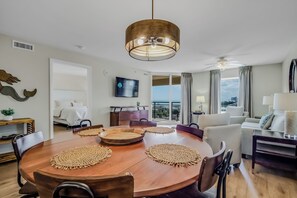 Dining - 2BR- 8th floor- South Angled Oceanview Condo| Free Parking| Resort Access| (North Myrtle Beach)