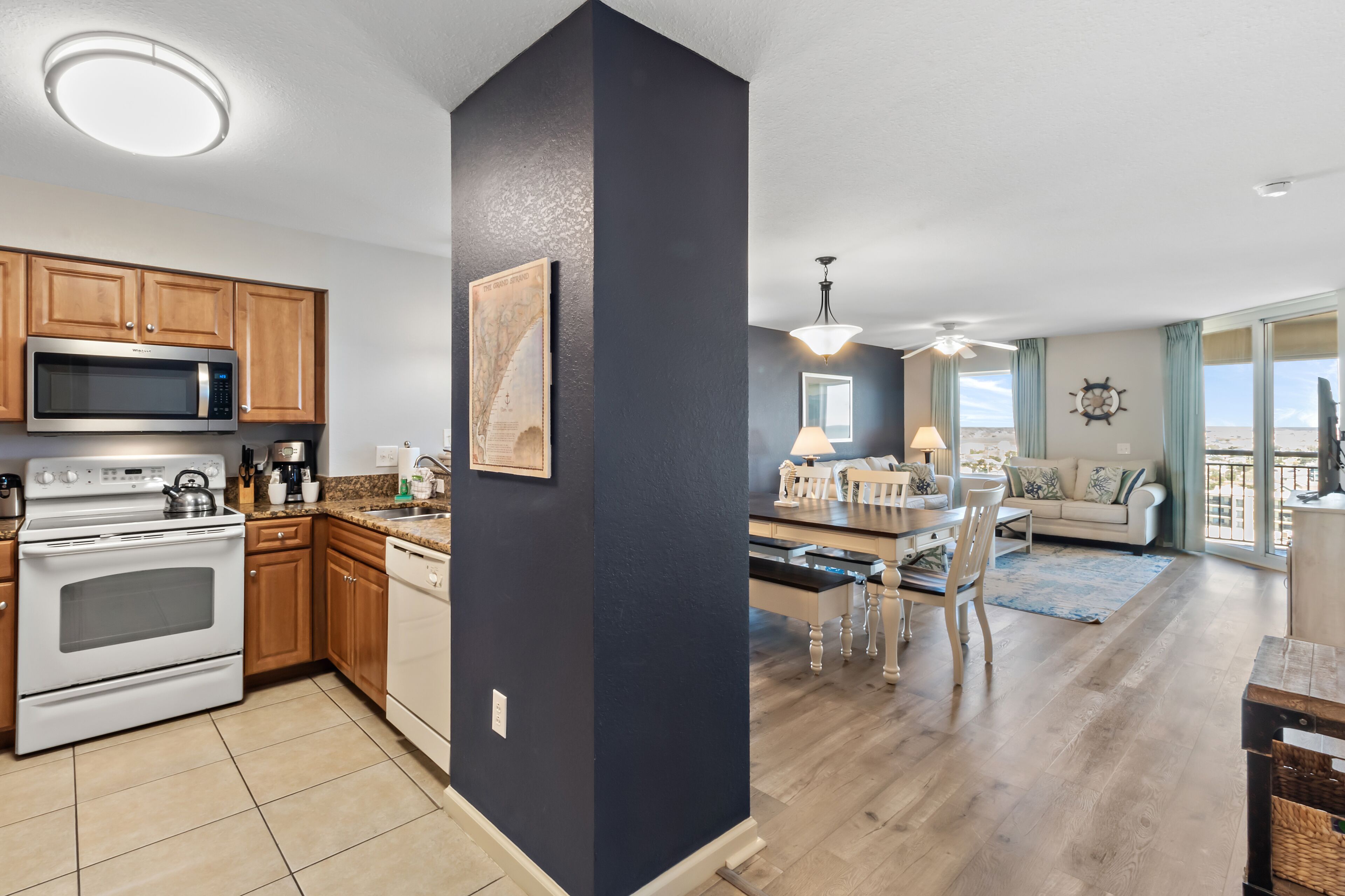 3BR- 12th floor North Lake & Oceanview Back Corner|Free Parking| Resort Access|