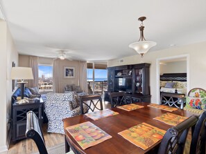 Dining - 3BR- 9th floor- North Lake & Oceanview Back Corner|Free Parking| Resort Access| (North Myrtle Beach)