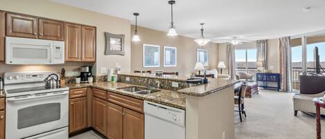 Geladeira, micro-ondas, fogão, cooktop