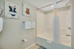Hair dryer, towels - 3BR- 14th floor- Lake & Golf View condo|Short walk to beach| Resort Access| (North Myrtle Beach)