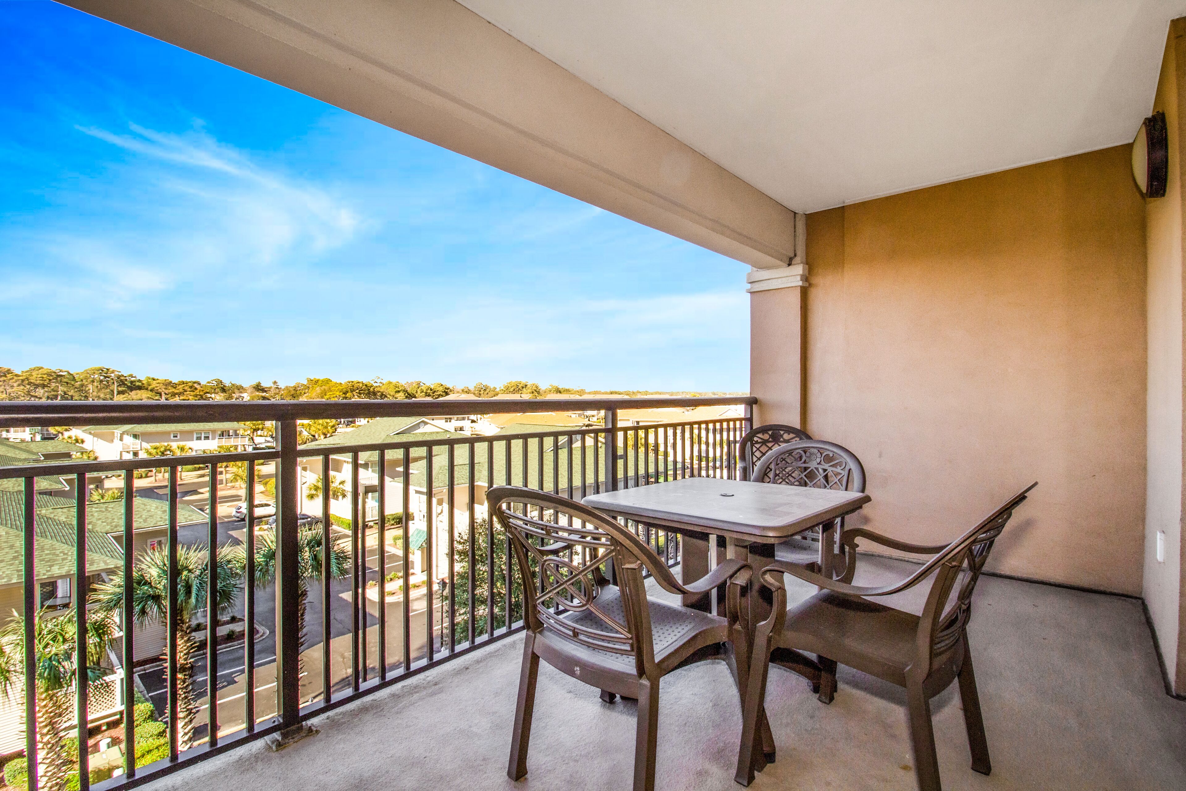 3BR- 5th floor- Lake & Golf View condo|Short walk to beach| Resort Access|