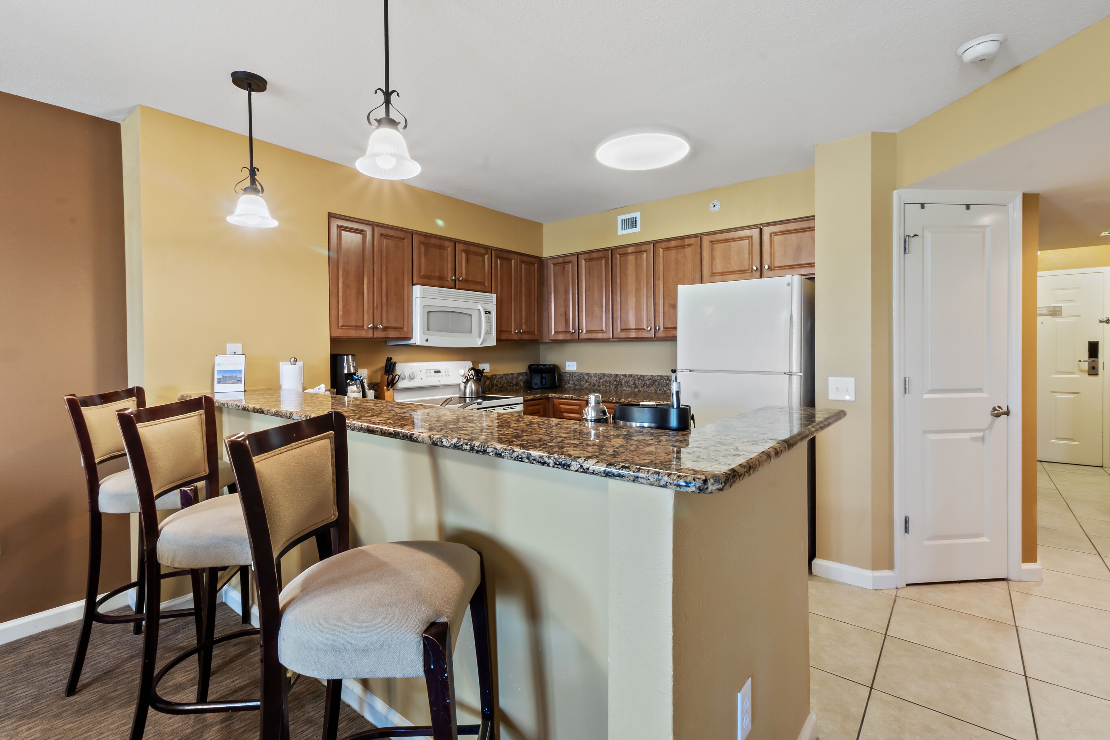 3BR- 7th floor- Lake & Golf View condo|Short walk to beach| Resort Access|