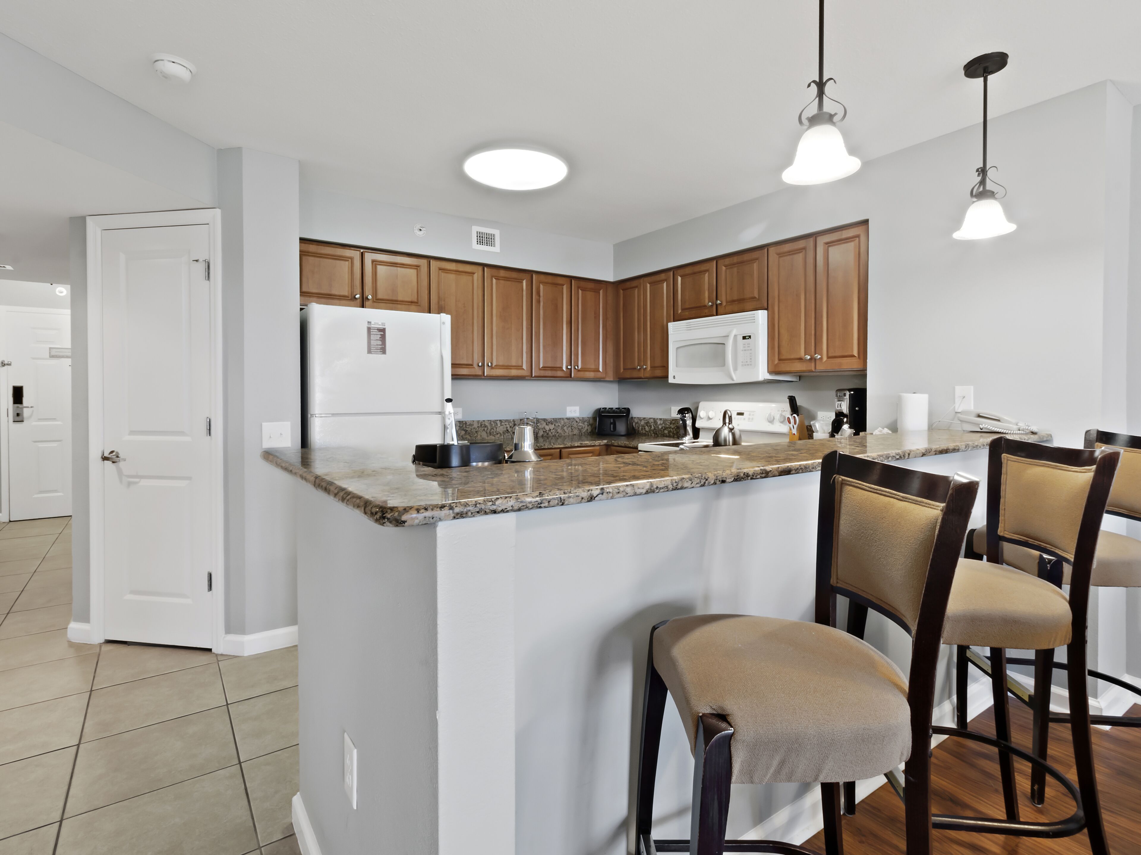 3BR- 8th floor- Lake & Golf View condo| Short walk to the beach| Resort Access|