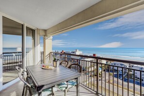 Outdoor dining - 3BR- 11th floor- Oceanview condo Short walk to beach| Resort Access|Free Parking (North Myrtle Beach)