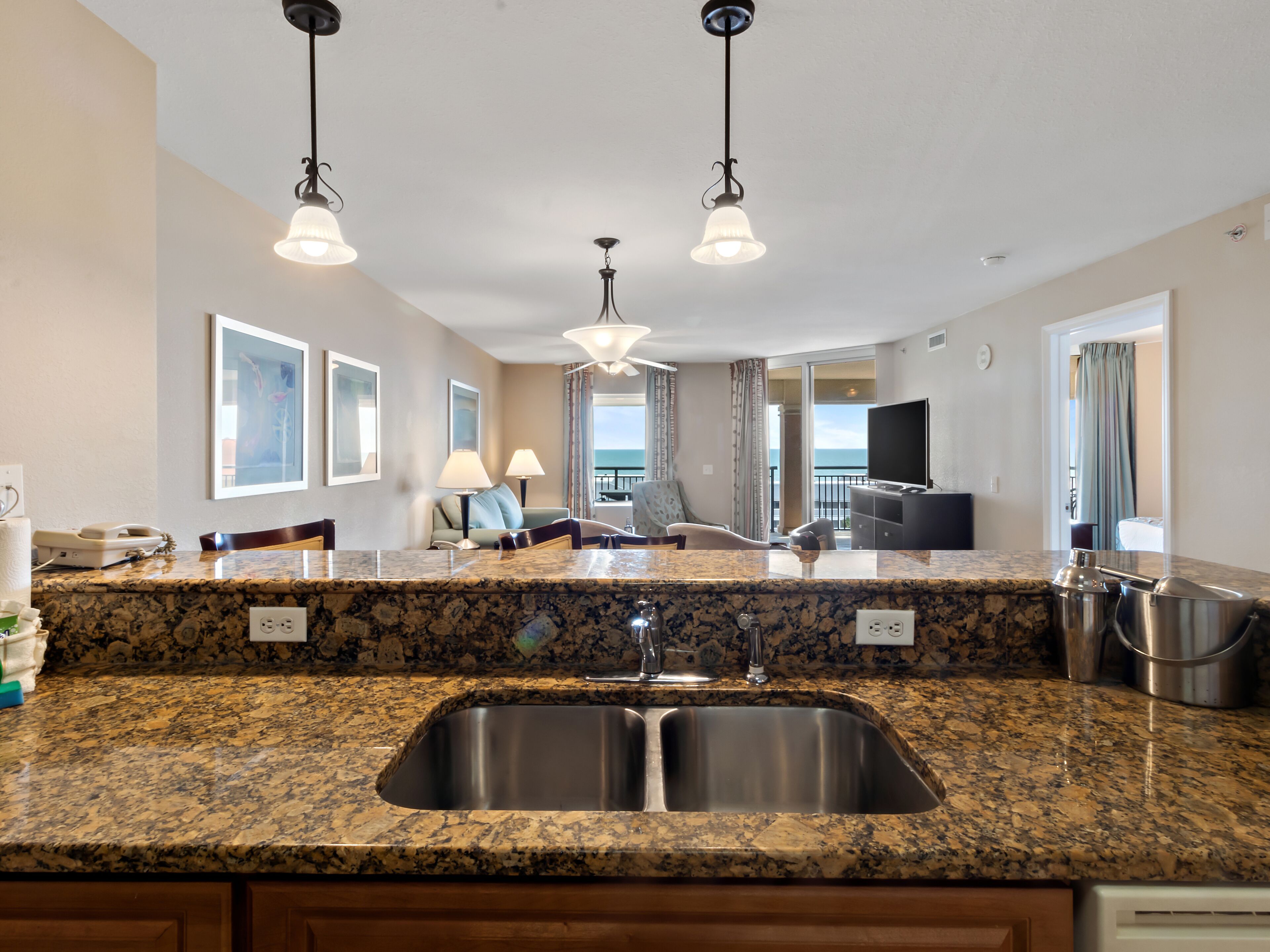 3BR-6th floor Oceanview condo|Short walk to beach|