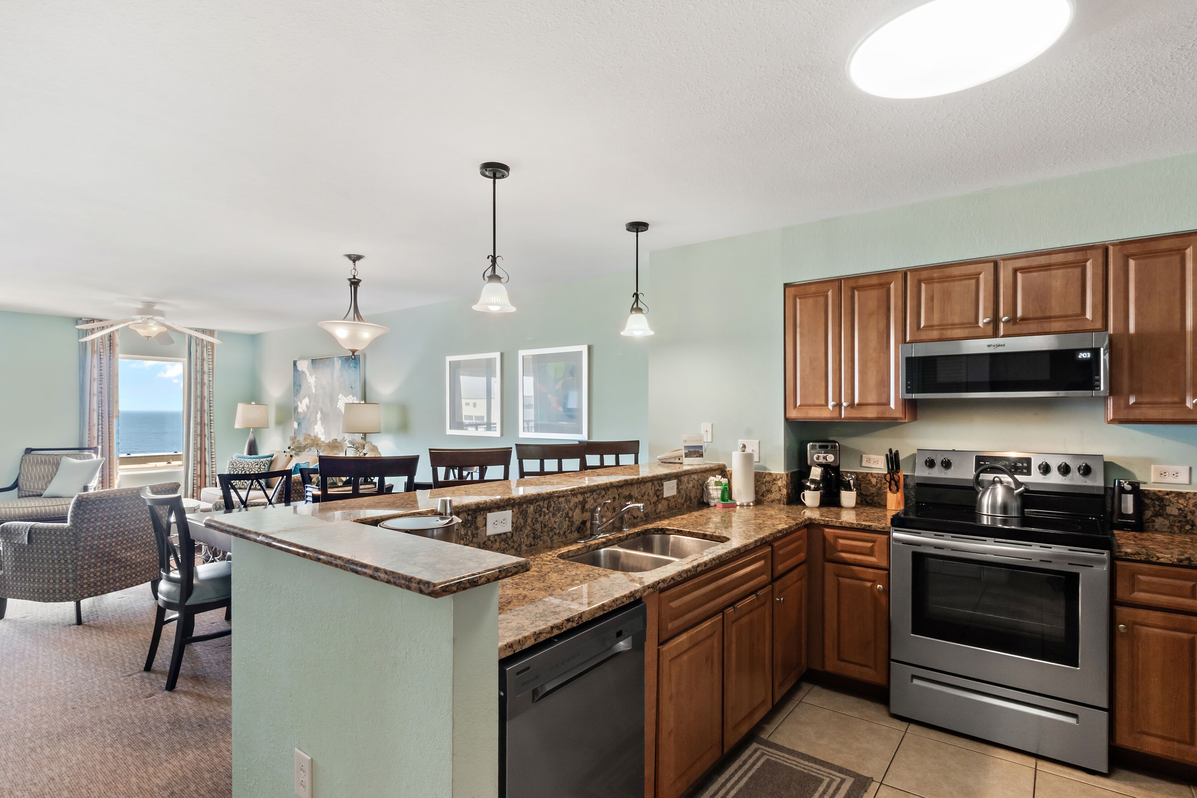 3BR- 7th floor- Oceanview condo| Short walk to beach| Resort Access|