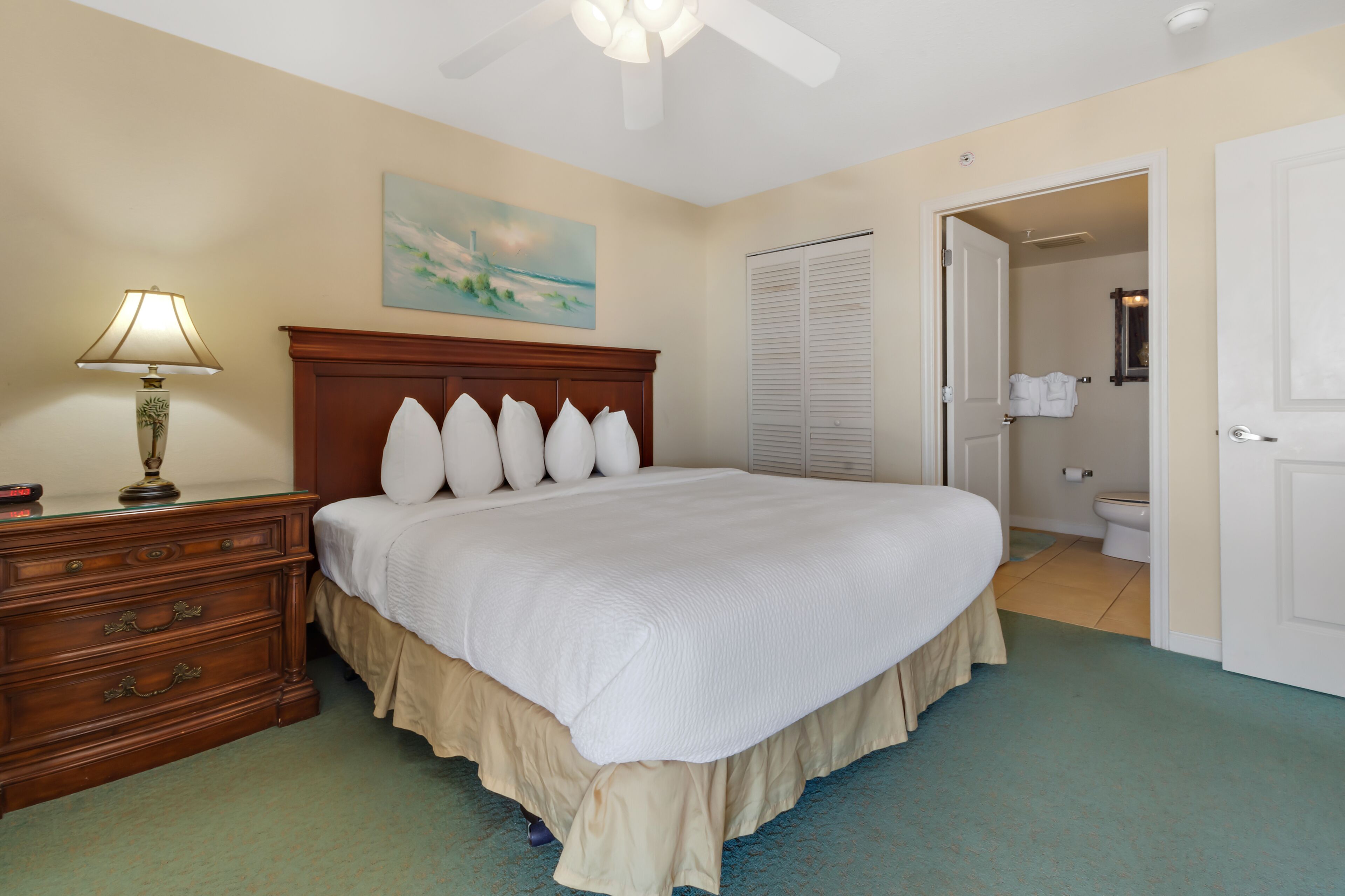 3BR- 9th floor- Oceanview condo| Short walk to beach| Resort Access|