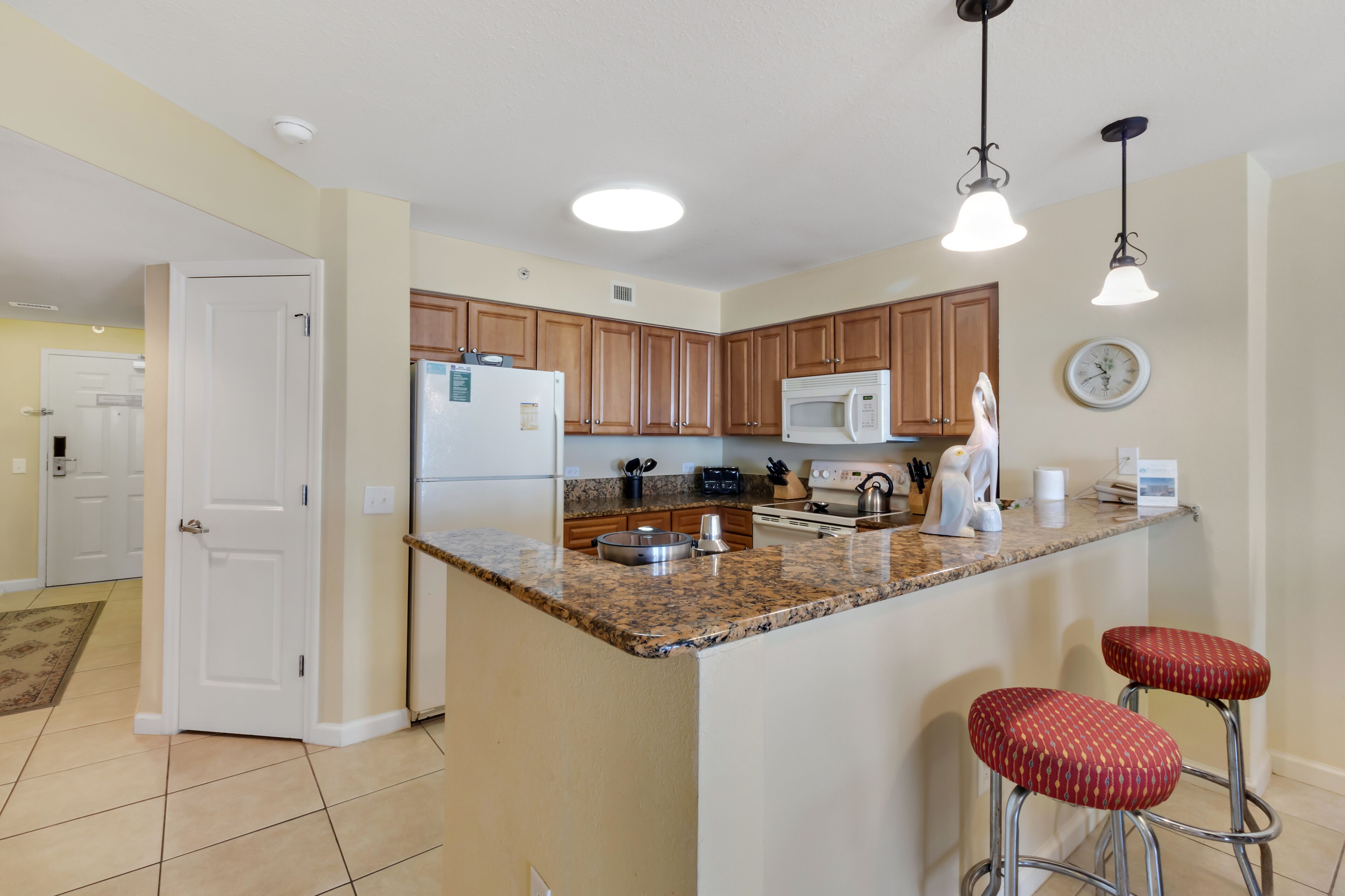 3BR- 9th floor- Oceanview condo| Short walk to beach| Resort Access|