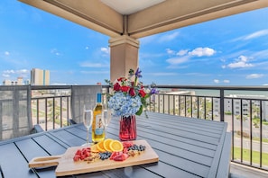 Outdoor dining - 3BR- 7th floor- Oceanview North Front Corner Condo (North Myrtle Beach)