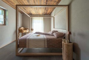 3 slaapkamers, een strijkplank/strijkijzer, reisbedje, gratis wifi