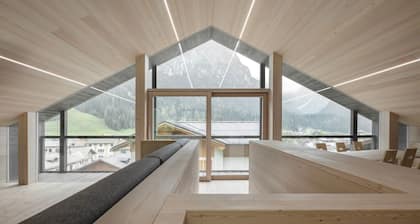 A beautiful wood and glass chalet at the edge of the Forest