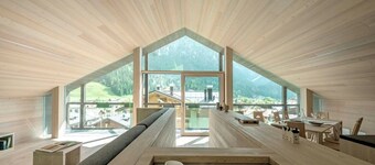 A beautiful wood and glass chalet at the edge of the Forest