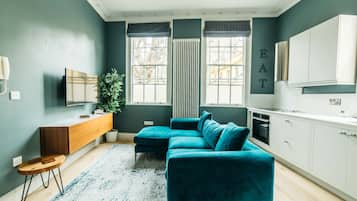 Smart TV, libri, impianto stereo