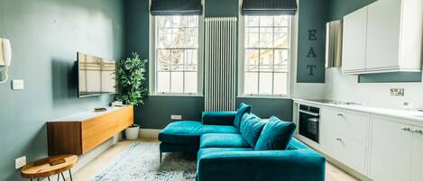 Smart TV, books, stereo