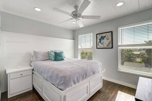 5 bedrooms, iron/ironing board, WiFi, bed sheets - Nauti Paradise- Private Pool | Game Room (Port Aransas)