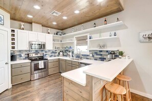 Fridge, microwave, oven, stovetop - Nauti Paradise- Private Pool | Game Room (Port Aransas)