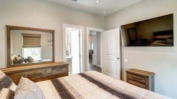 5 bedrooms, iron/ironing board, WiFi, bed sheets